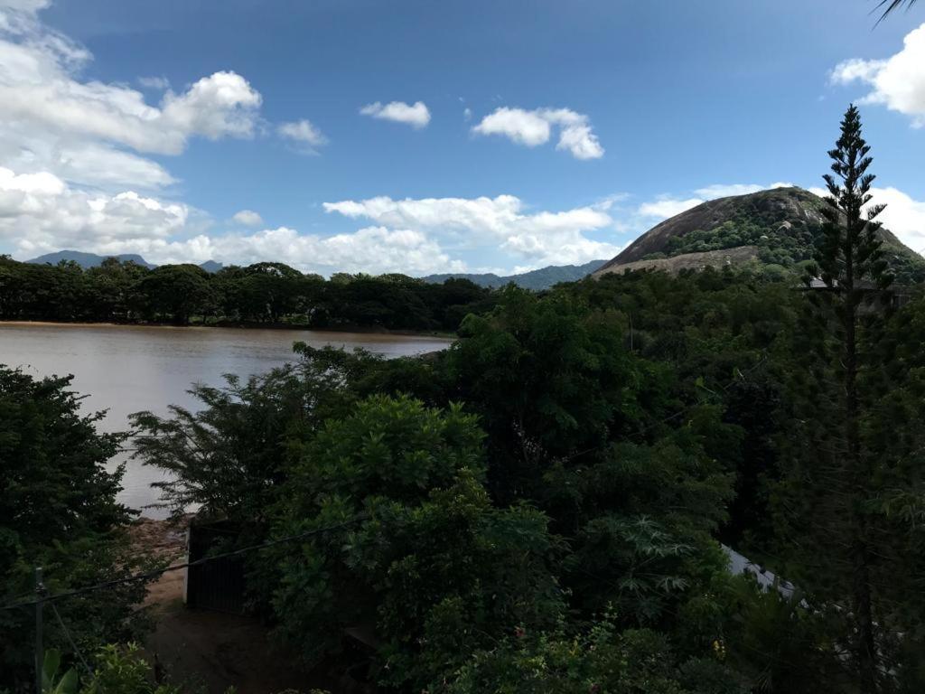 Lake View Дамбула Екстериор снимка